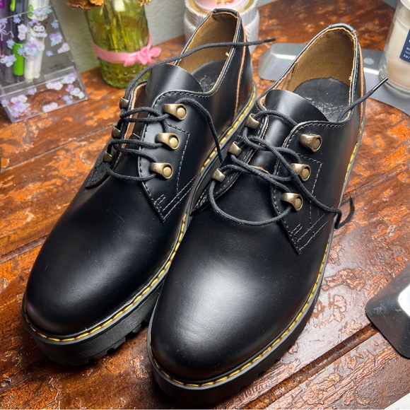 Dr. Martens Leona Lo platform oxfords black leather 11 women’s shoes